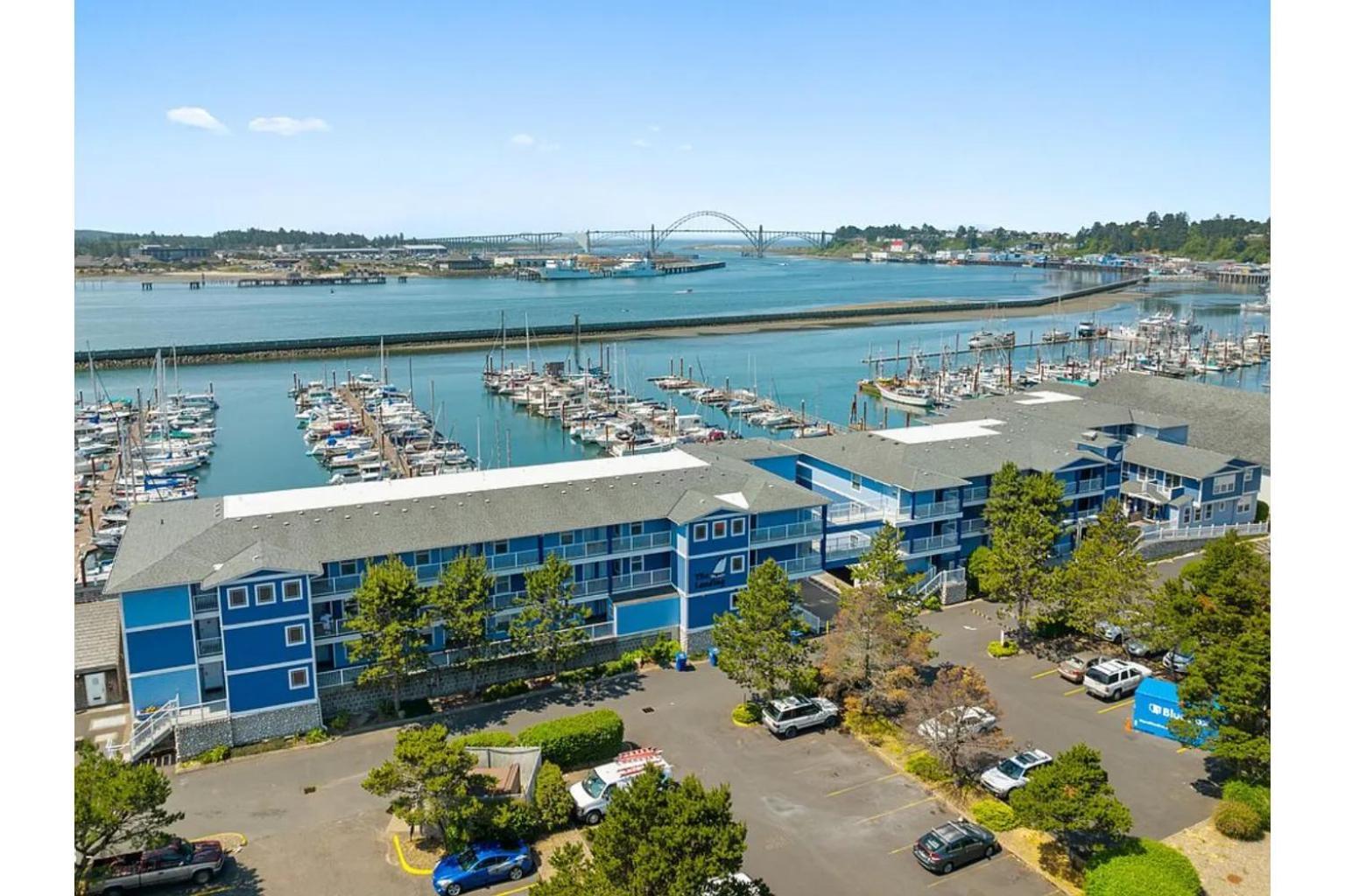 The Landing At Newport Condominium Hotel Екстериор снимка